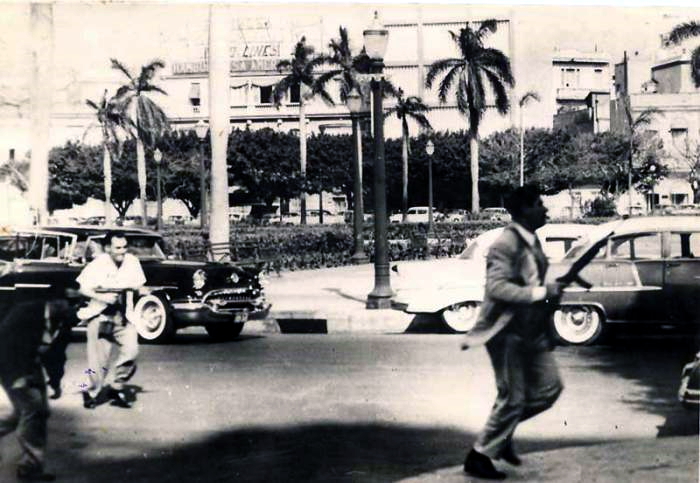 Повстанцы во время атаки на Президентский дворец в Гаване, 13 марта 1957 года