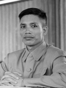Ван Тиен Зунг (1917-2002)