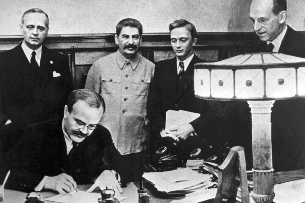 Подписание договора о ненападении между СССР и Германией 23 августа 1939 года.