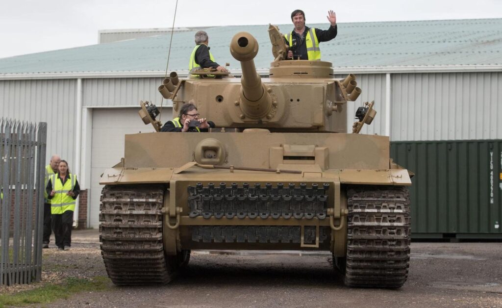Panzerkampfwagen VI Tiger Ausf. E · Тяжелый танк · На вооружении с 1942 года