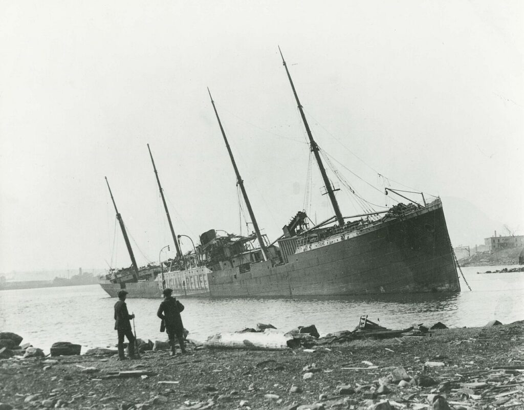«SS Imo», выброшенный на берег в Дартмуте